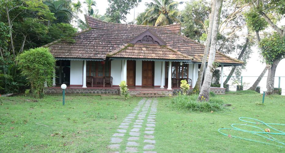 Kovilakam Lakeside Villa, Alleppey 4